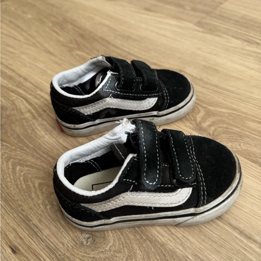 SIZE 5 Vans Old Skool V Toddler Shoes - Picture 2 of 5